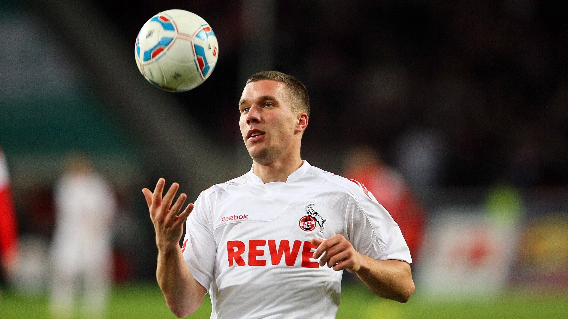 包含生死战法网前瞻：谢震业伤情更新，广州队冲击零封纪录的词条